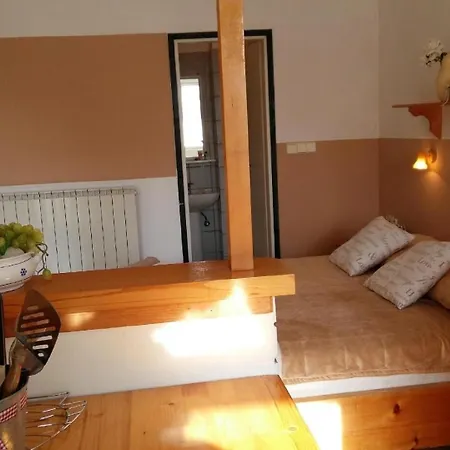 Fuer Drei Personen Mit Privatem Balkon Ρόβινι