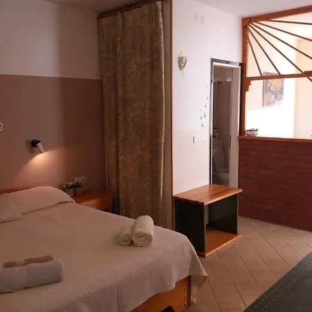 Διαμέρισμα Fuer Drei Personen Mit Privatem Balkon