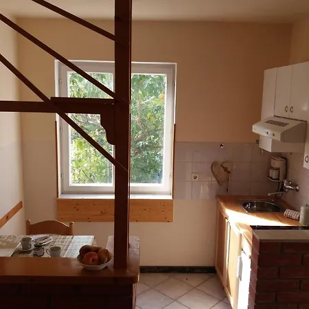 Fuer Drei Personen Mit Privatem Balkon