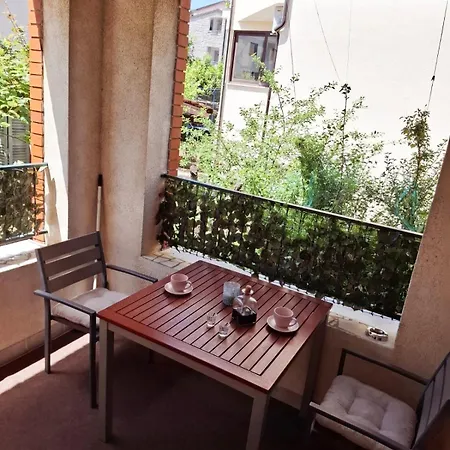 Apartment Fuer Drei Personen Mit Privatem Balkon