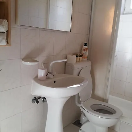 Fuer Drei Personen Mit Privatem Balkon * Ρόβινι