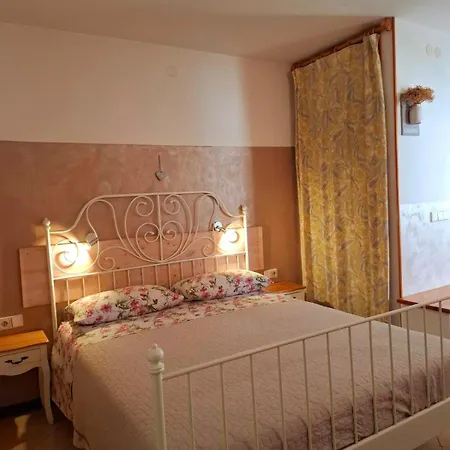 Fuer Drei Personen Mit Privatem Balkon * Rovinj