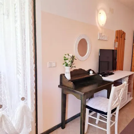 Apartment Fuer Drei Personen Mit Privatem Balkon Rovinj