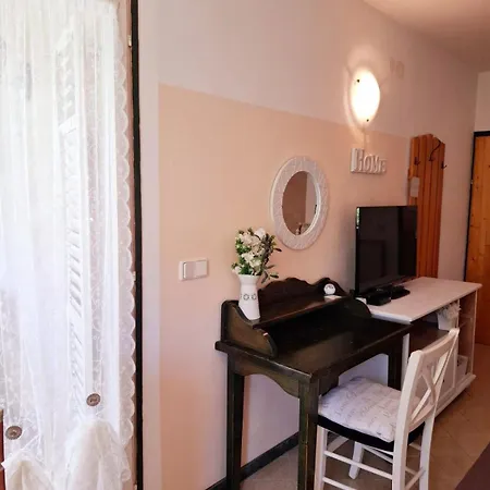 Fuer Drei Personen Mit Privatem Balkon * Ρόβινι